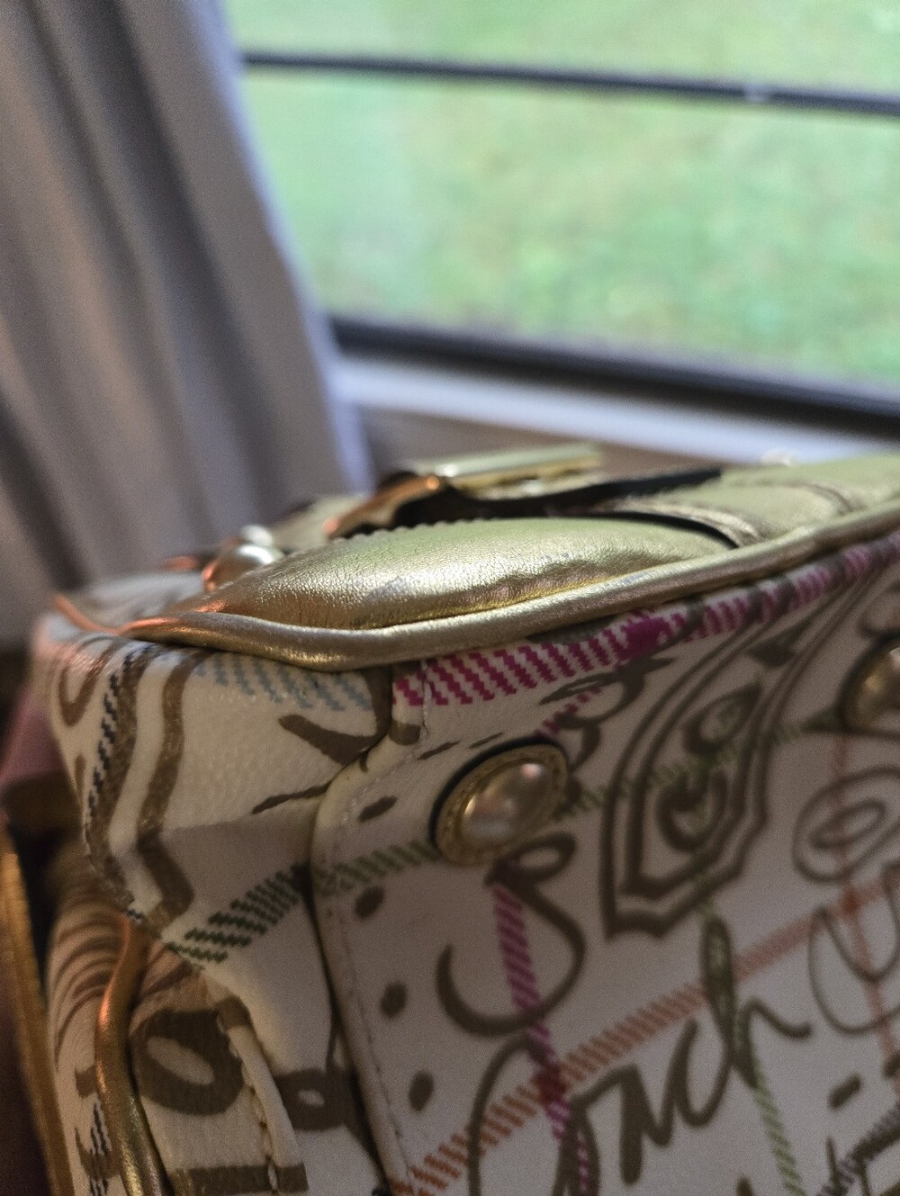 Vintage F13186 Coach Cream Satchel with Gold Trim and Multicolor Script - Picture 13 of 16